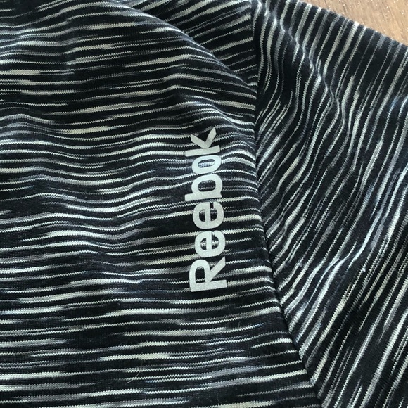 **SOLD**Reebok V Neck Workout Shirt Large - Picture 4 of 6